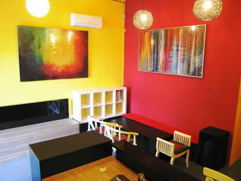 Moni Gallery Hostel Singapore